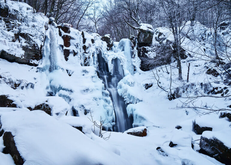 Dardagna waterfalls winter